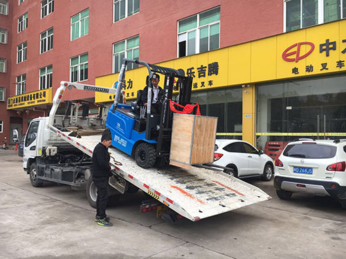 廈門電動(dòng)叉車公司，銷售比亞迪電動(dòng)叉車2.5噸一臺(tái)