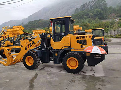 恭喜羅總喜提新車，山宇裝載機(jī)940走起，山宇重工，助您成功！